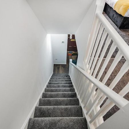 Lovely House In Dagenham / Barking With Free Parking, Wifi & Garden Buitenkant foto